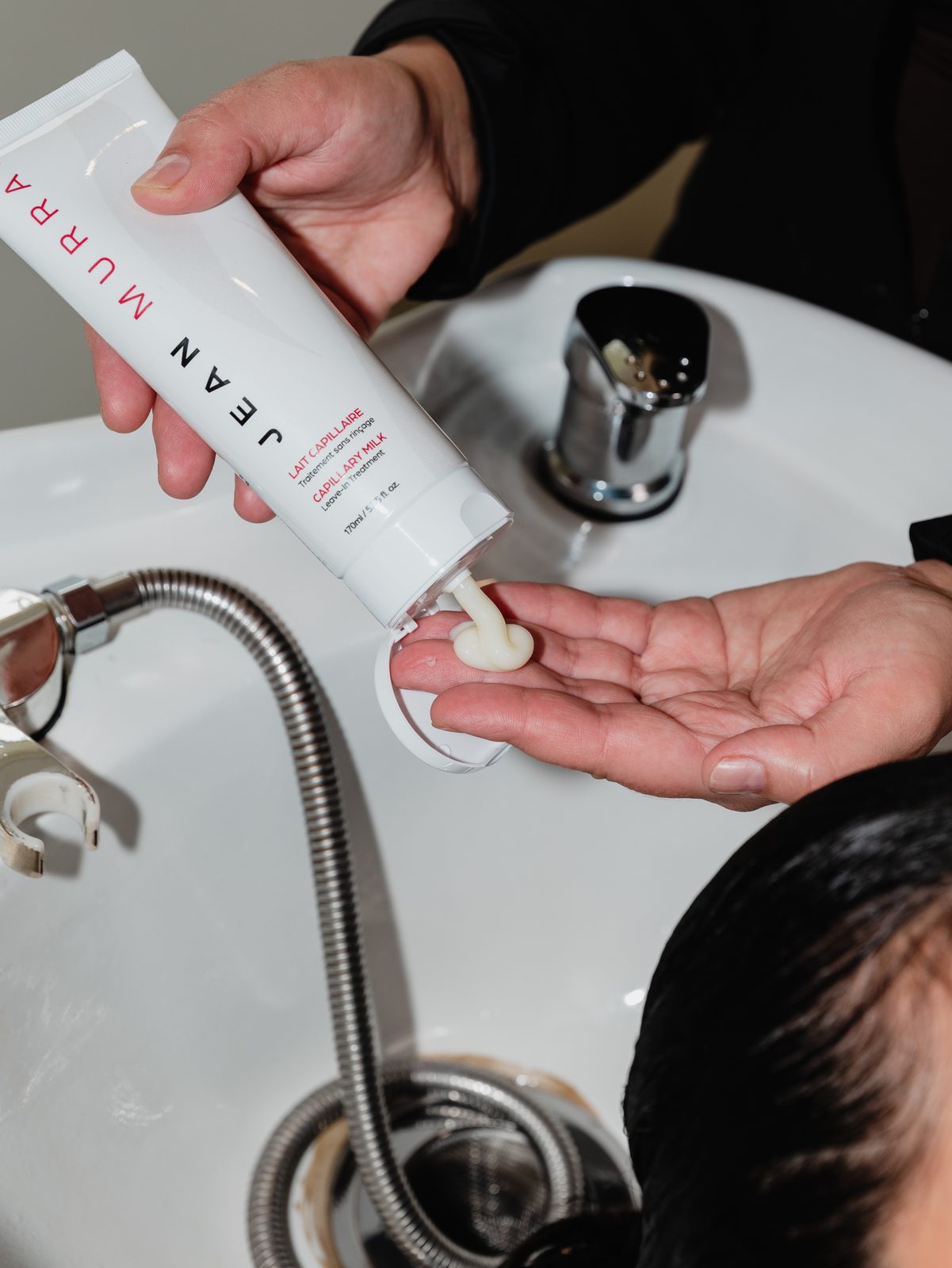 Lait capillaire en salon
